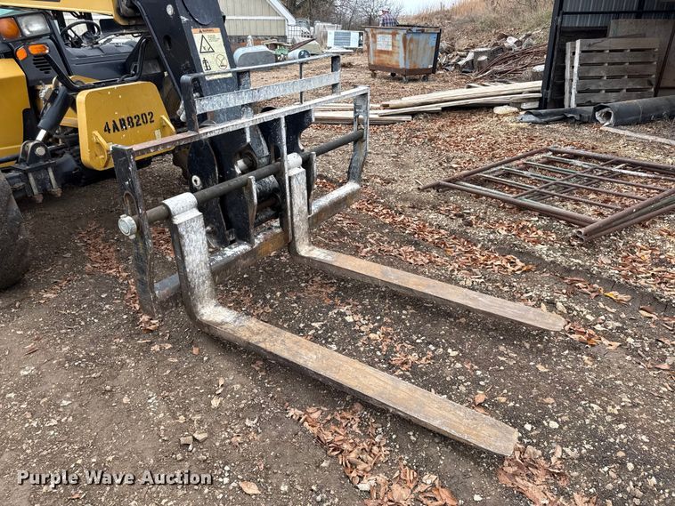 image for item EN0101 2015 Caterpillar TL642C telehandler