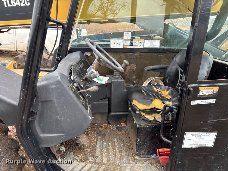 image for item EN0101 2015 Caterpillar TL642C telehandler