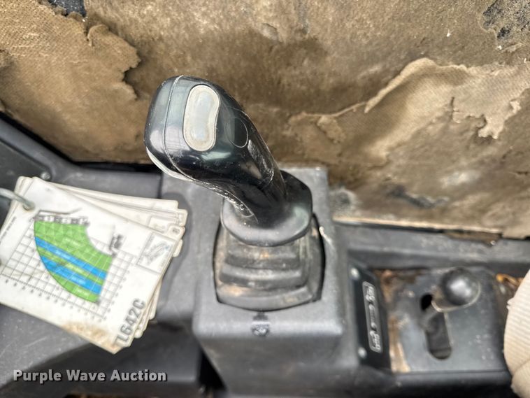 image for item EN0101 2015 Caterpillar TL642C telehandler