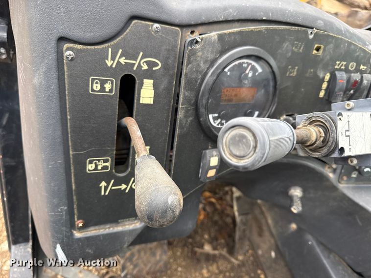 image for item EN0101 2015 Caterpillar TL642C telehandler