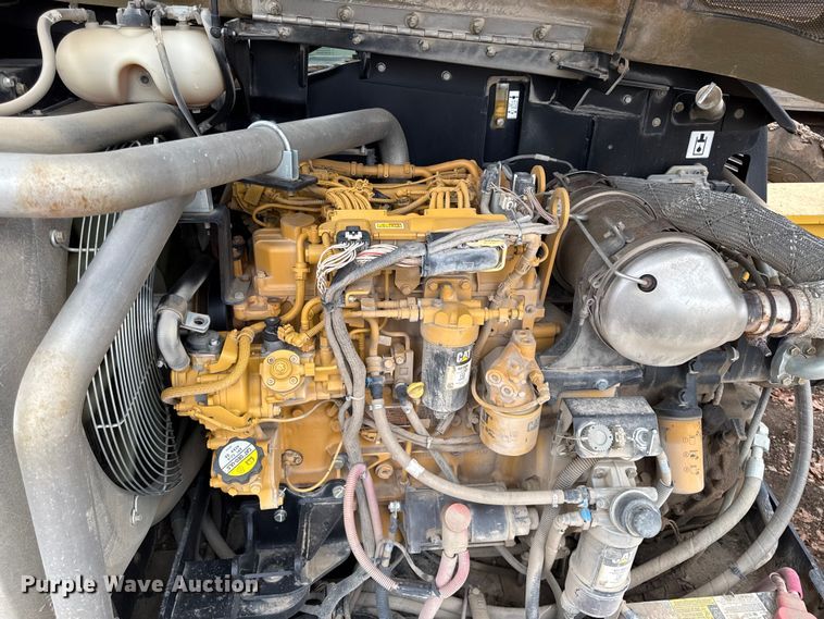 image for item EN0101 2015 Caterpillar TL642C telehandler