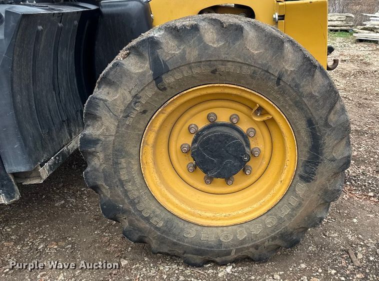 image for item EN0101 2015 Caterpillar TL642C telehandler