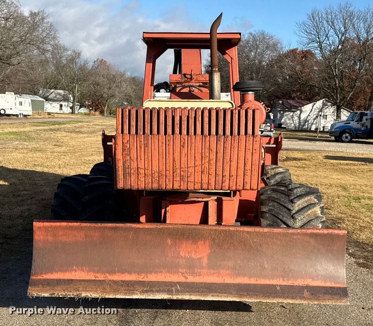 image for item EN0108 1996 Ditch Witch R100 rock saw