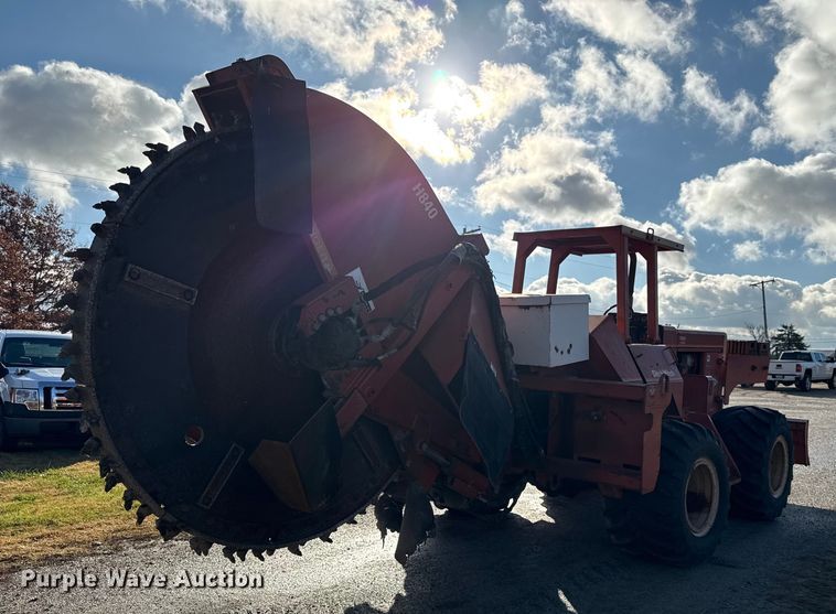 image for item EN0108 1996 Ditch Witch R100 rock saw