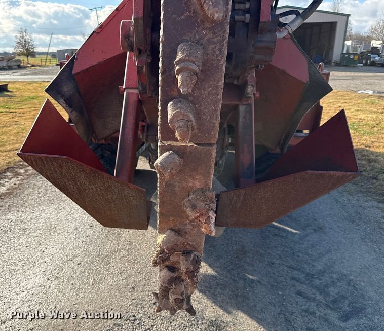 image for item EN0108 1996 Ditch Witch R100 rock saw