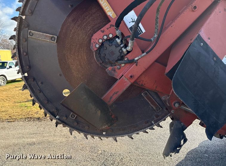 image for item EN0108 1996 Ditch Witch R100 rock saw