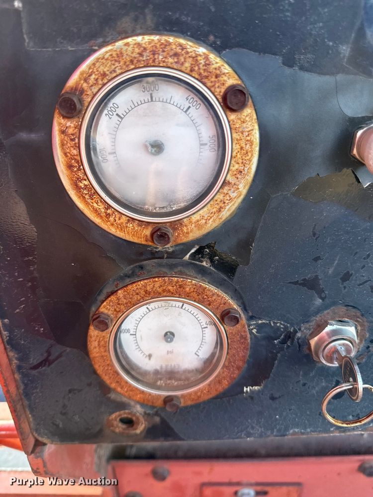 image for item EN0108 1996 Ditch Witch R100 rock saw