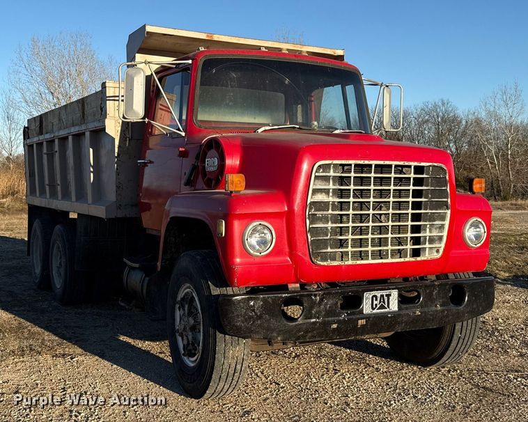 image for item EN0163 1980 Ford F8000 dump truck