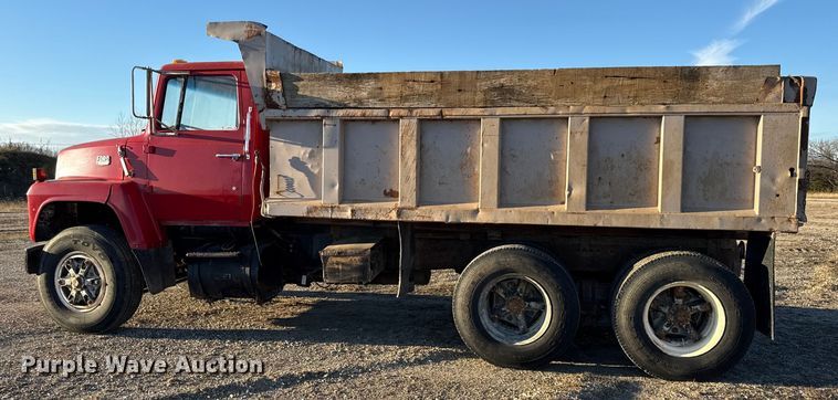 image for item EN0163 1980 Ford F8000 dump truck