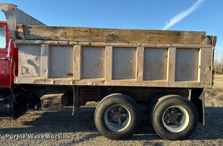 image for item EN0163 1980 Ford F8000 dump truck