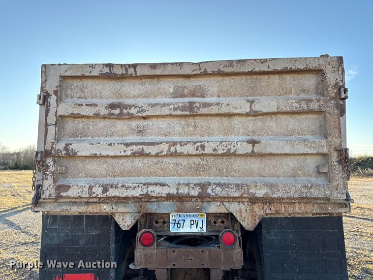 image for item EN0163 1980 Ford F8000 dump truck