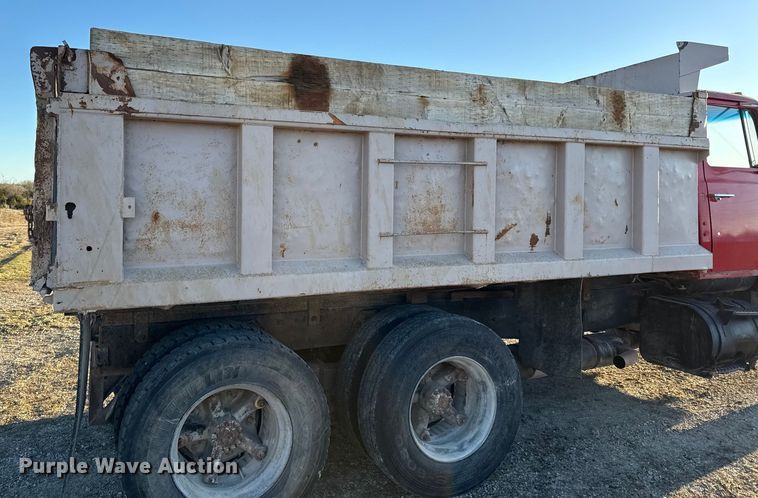 image for item EN0163 1980 Ford F8000 dump truck