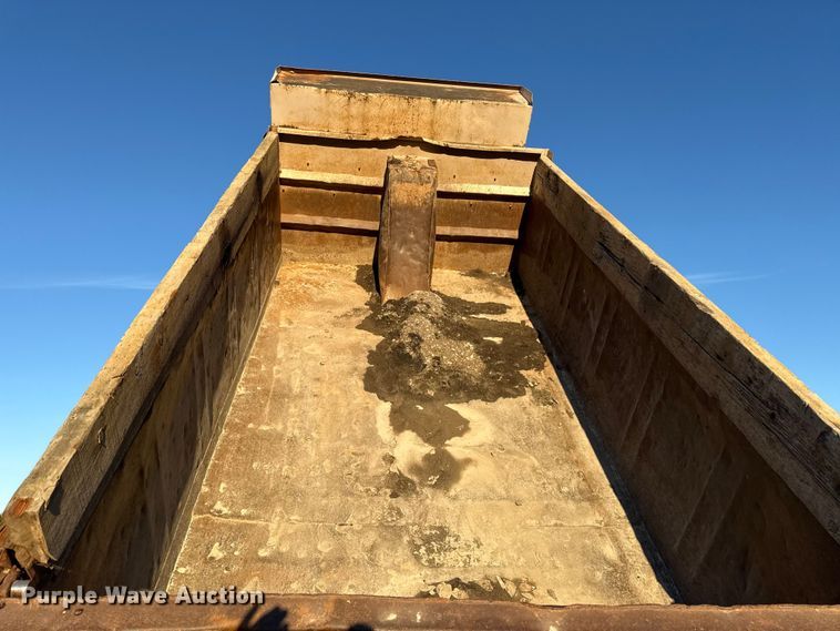 image for item EN0163 1980 Ford F8000 dump truck