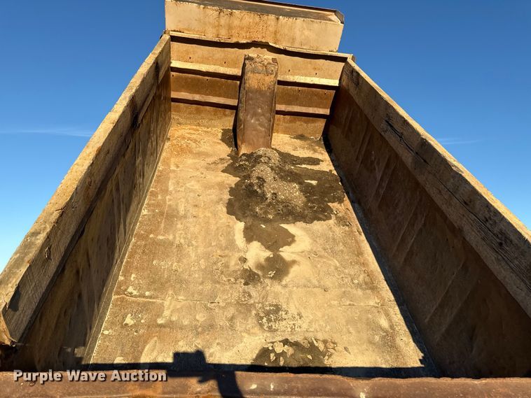 image for item EN0163 1980 Ford F8000 dump truck