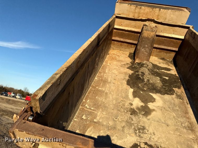 image for item EN0163 1980 Ford F8000 dump truck