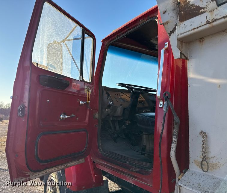 image for item EN0163 1980 Ford F8000 dump truck