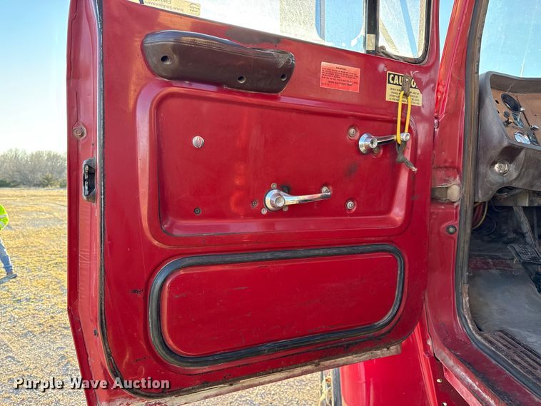 image for item EN0163 1980 Ford F8000 dump truck