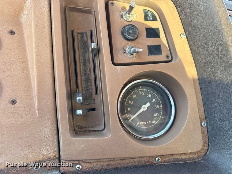 image for item EN0163 1980 Ford F8000 dump truck