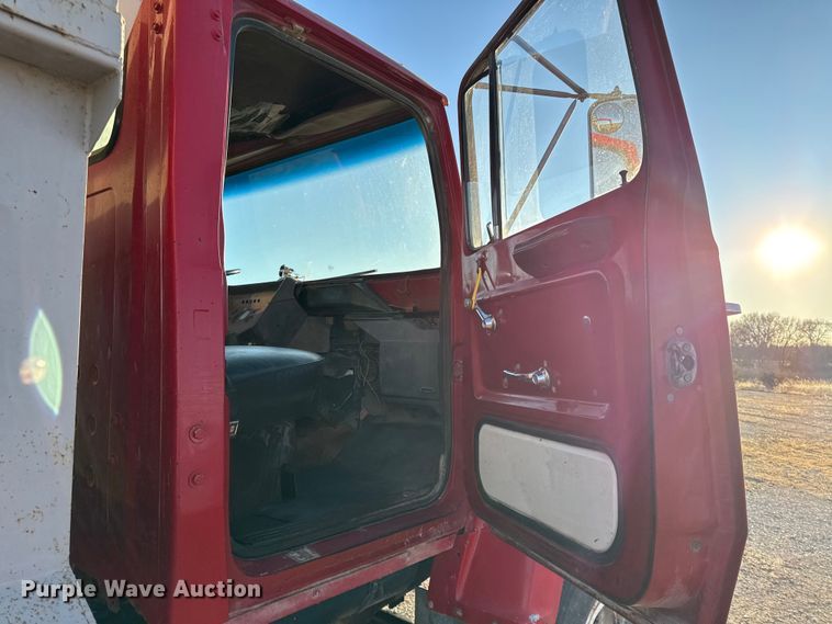 image for item EN0163 1980 Ford F8000 dump truck