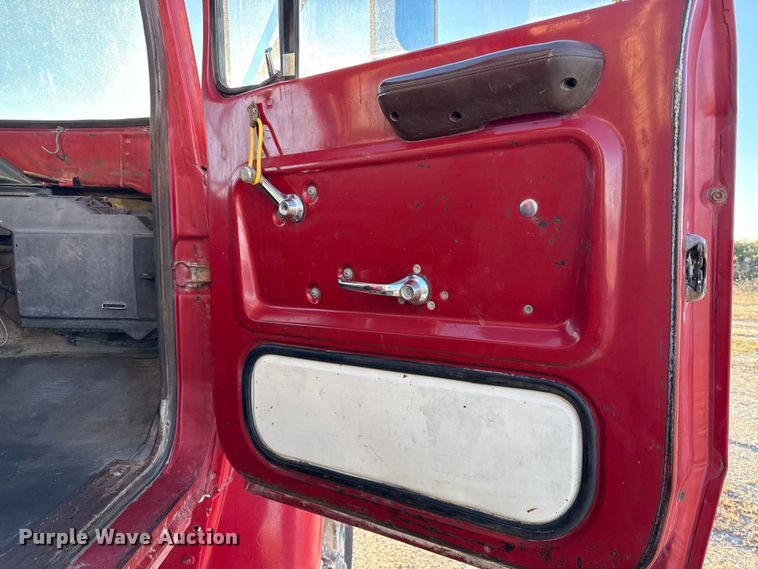 image for item EN0163 1980 Ford F8000 dump truck