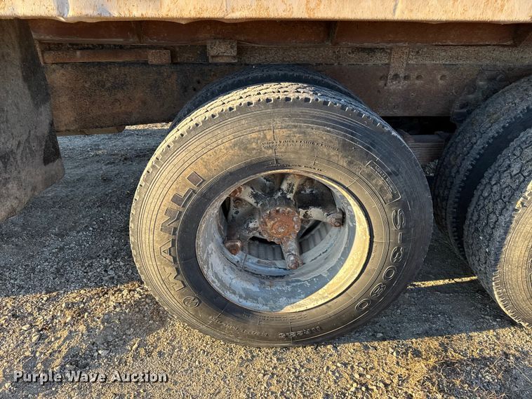 image for item EN0163 1980 Ford F8000 dump truck