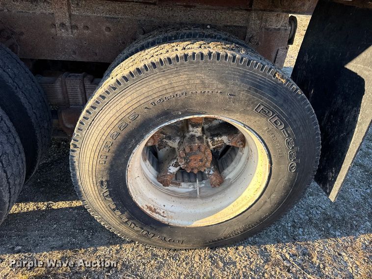 image for item EN0163 1980 Ford F8000 dump truck