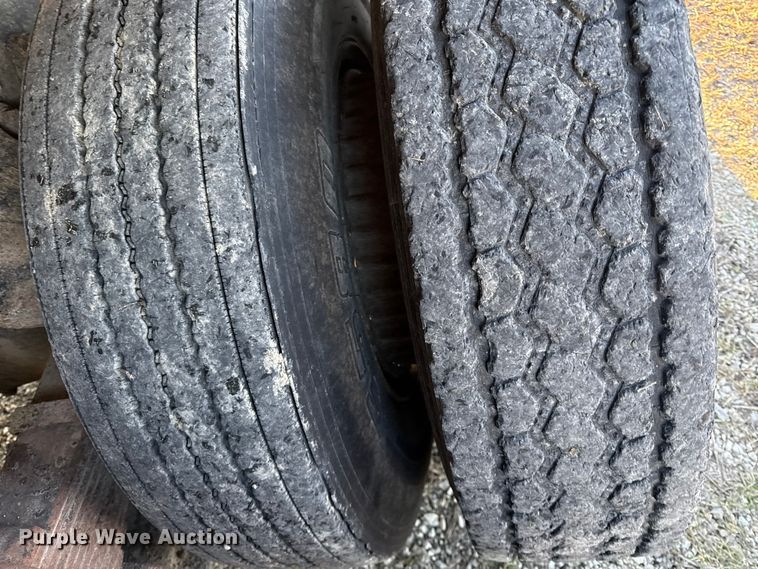 image for item EN0163 1980 Ford F8000 dump truck