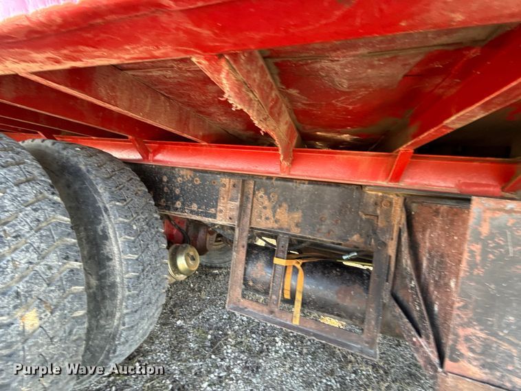 image for item EN0164 1981 Peterbilt 359 dump truck