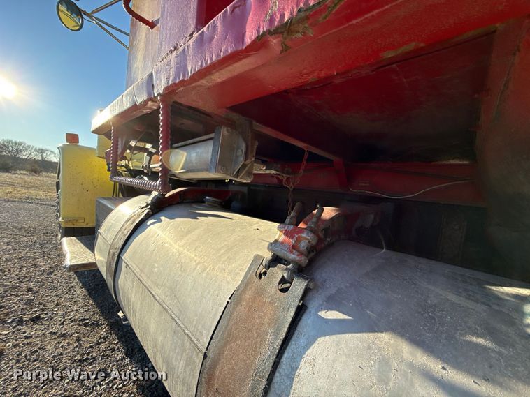 image for item EN0164 1981 Peterbilt 359 dump truck