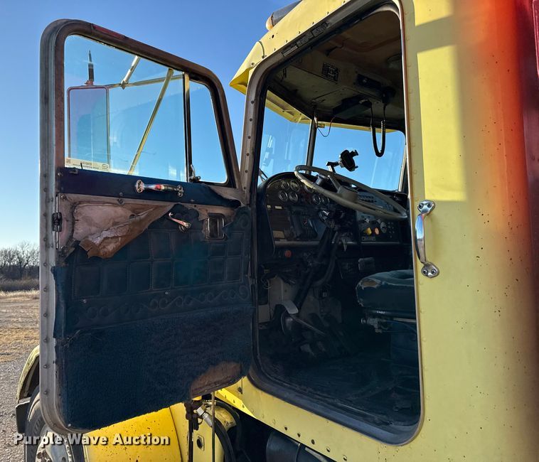 image for item EN0164 1981 Peterbilt 359 dump truck