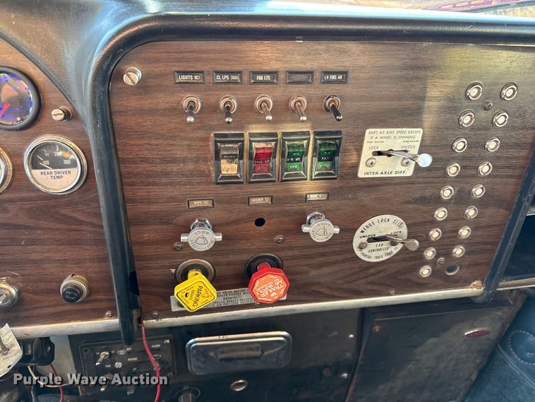 image for item EN0164 1981 Peterbilt 359 dump truck