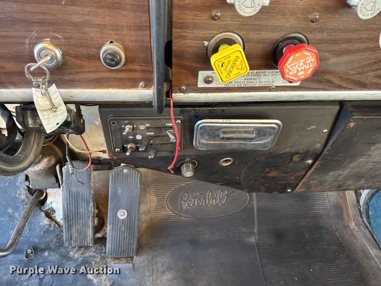 image for item EN0164 1981 Peterbilt 359 dump truck