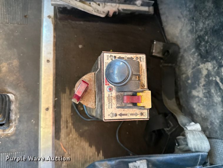 image for item EN0164 1981 Peterbilt 359 dump truck