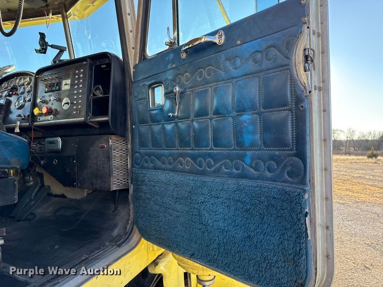 image for item EN0164 1981 Peterbilt 359 dump truck