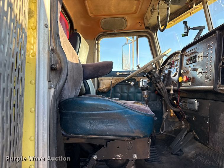 image for item EN0164 1981 Peterbilt 359 dump truck