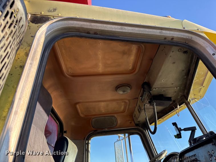 image for item EN0164 1981 Peterbilt 359 dump truck