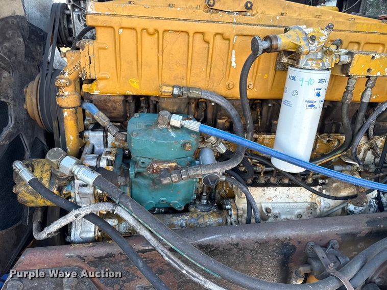 image for item EN0164 1981 Peterbilt 359 dump truck