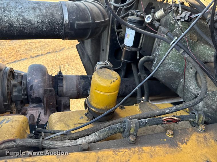 image for item EN0164 1981 Peterbilt 359 dump truck