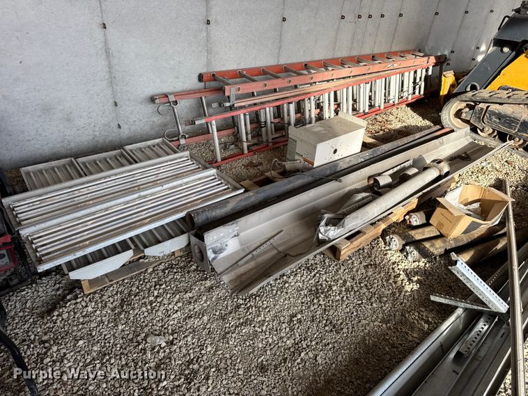 image for item EN0734 Building materials and tools