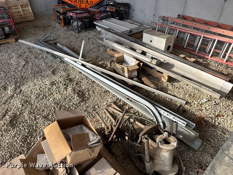 image for item EN0734 Building materials and tools