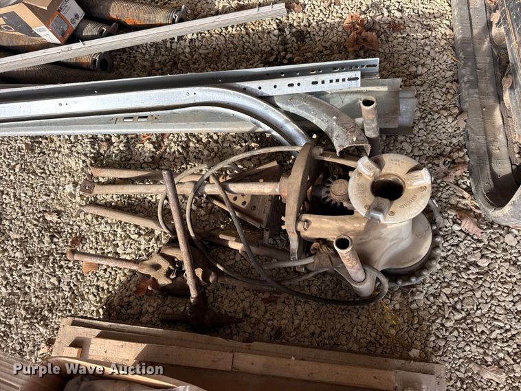 image for item EN0734 Building materials and tools