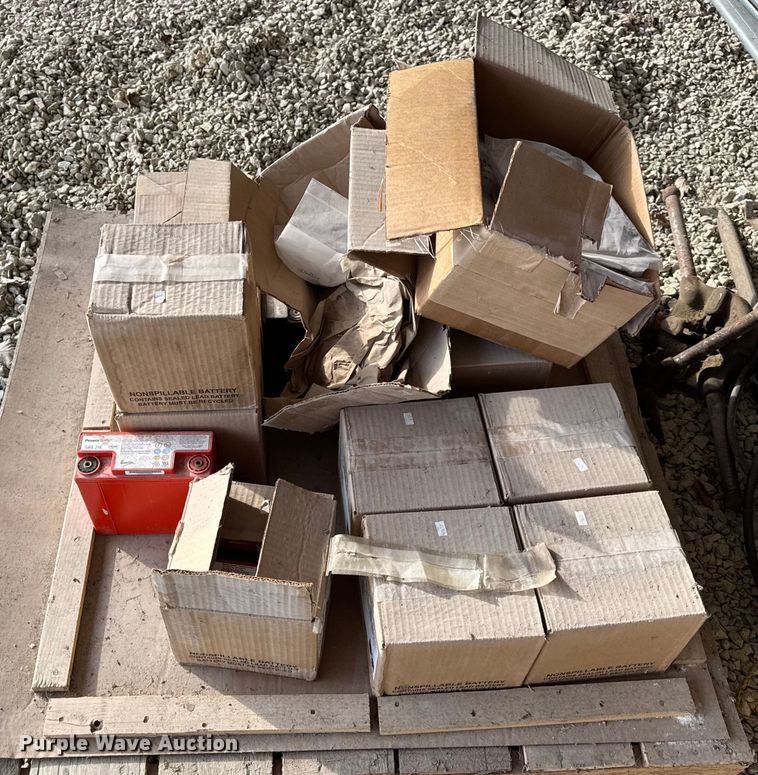 image for item EN0734 Building materials and tools