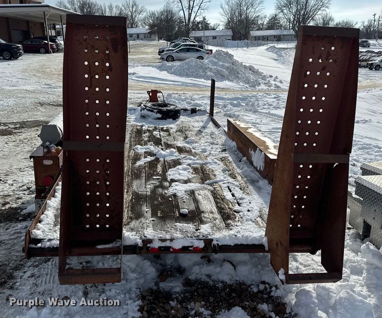 image for item EN0737 1992 Belshe equipment trailer