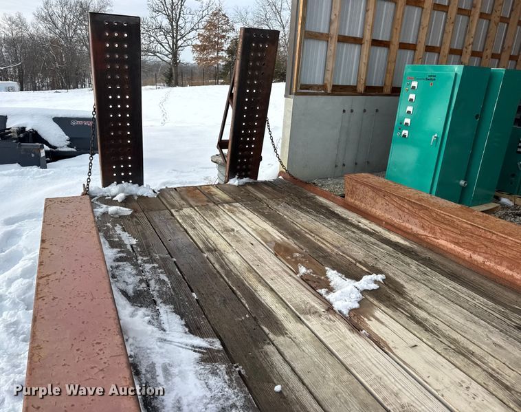 image for item EN0745 1992 Belshe CT-2 equipment trailer