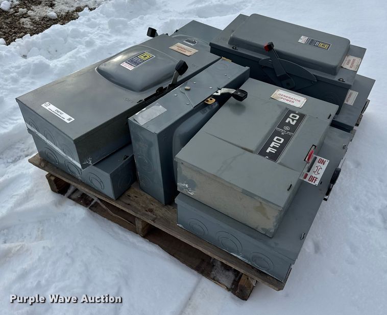 image for item EN0747 (8) transfer switch boxes