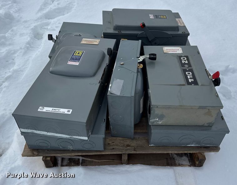 image for item EN0747 (8) transfer switch boxes