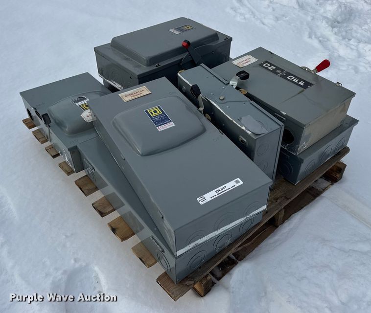 image for item EN0747 (8) transfer switch boxes