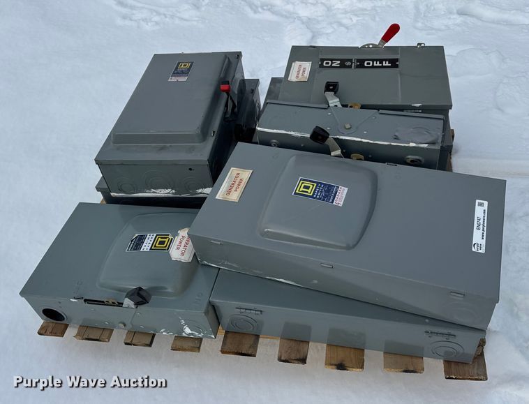 image for item EN0747 (8) transfer switch boxes