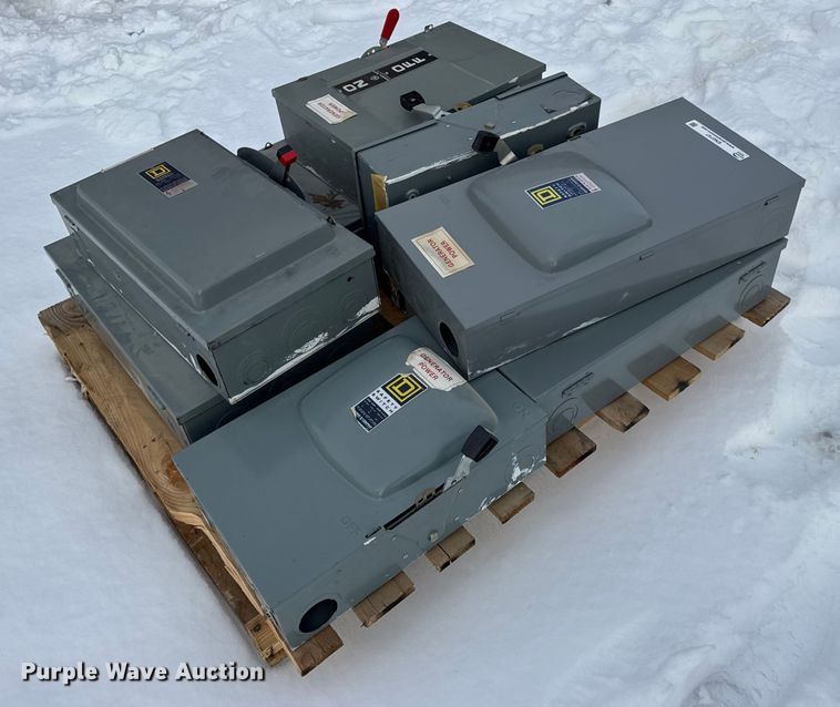 image for item EN0747 (8) transfer switch boxes