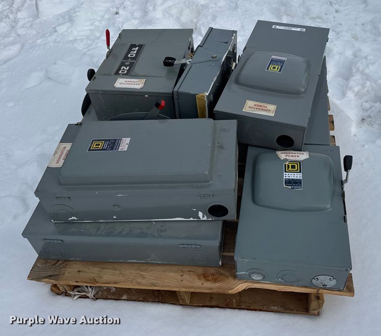 image for item EN0747 (8) transfer switch boxes